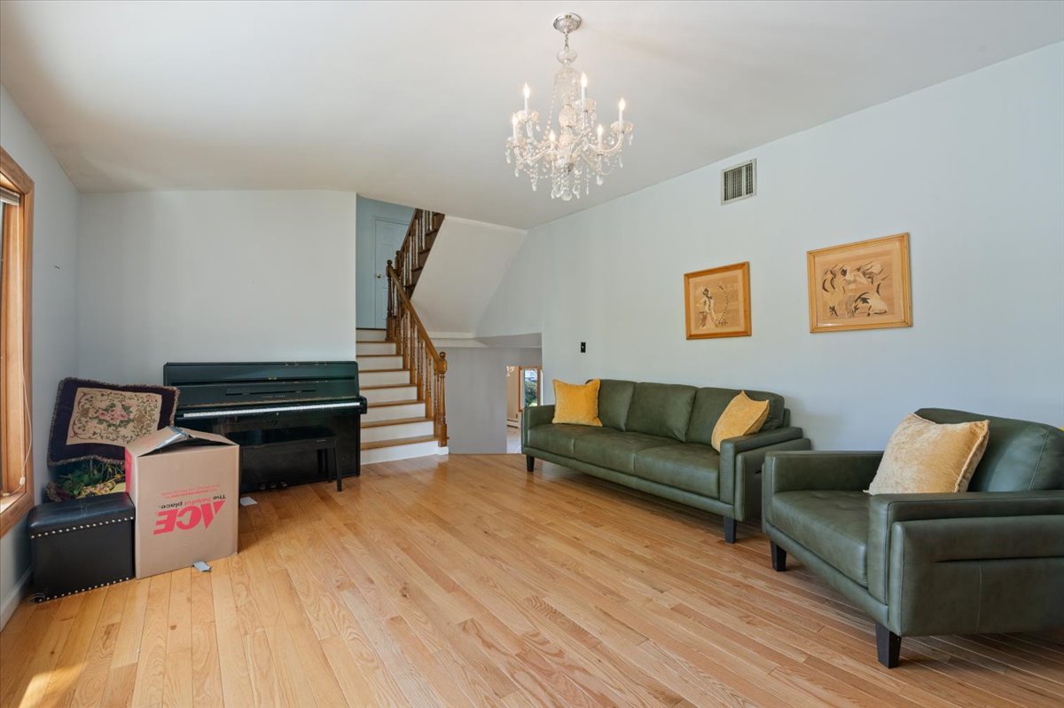 21-780_0560 21-780_0560